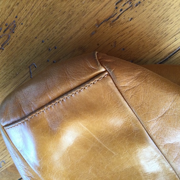 Sold - Hobo International Leather Shoulder Bag - Picture 15 of 16